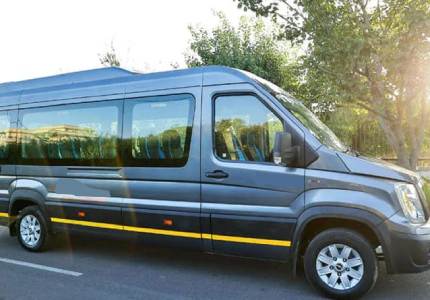 17 Seater Urbania Traveller